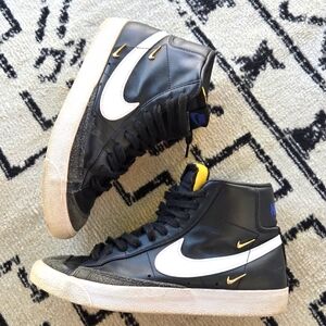 Size 7.5 - Women’s Nike Blazer '77 SE Mid Sisterhood - Black Metallic Gold Shoes